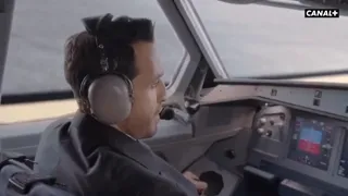 Pilote d'avion qui fait une blague