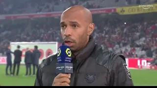 Ca peut paraitre dur, mais qu'est ce que ta main fait là