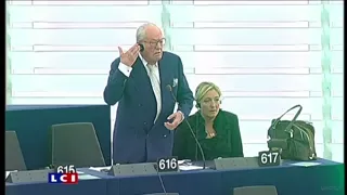 Vous me laissez pas la parole, on se croirait chez les bolcheviks ici - Jean-Marie le Pen